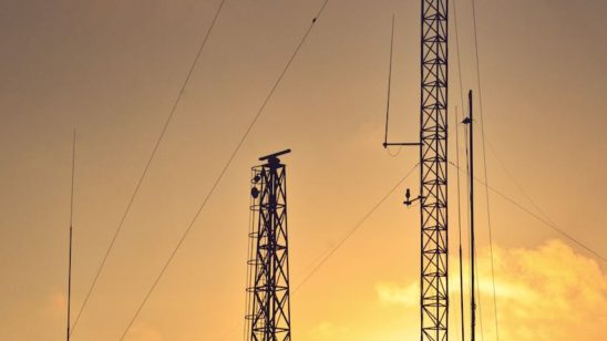 antenas telecomunicaciones stock atardecer stockipic