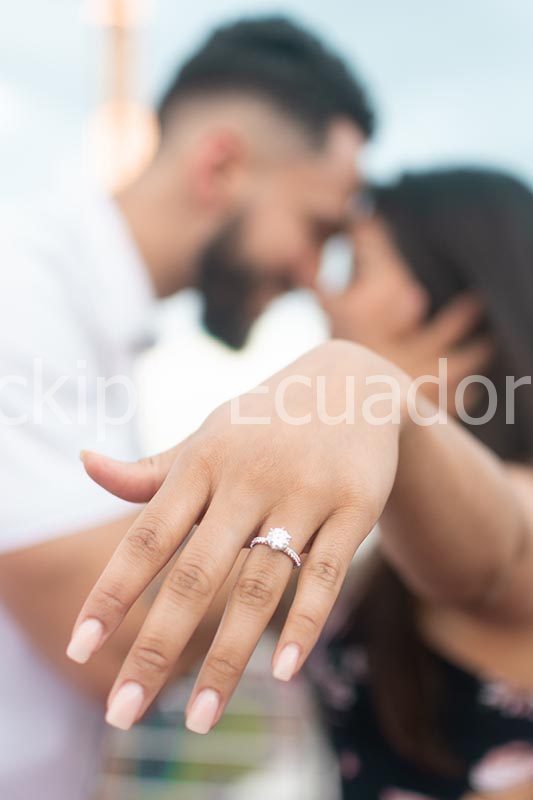 anillo mano casados matrimonio pareja hombre mujer stockipic compra vende